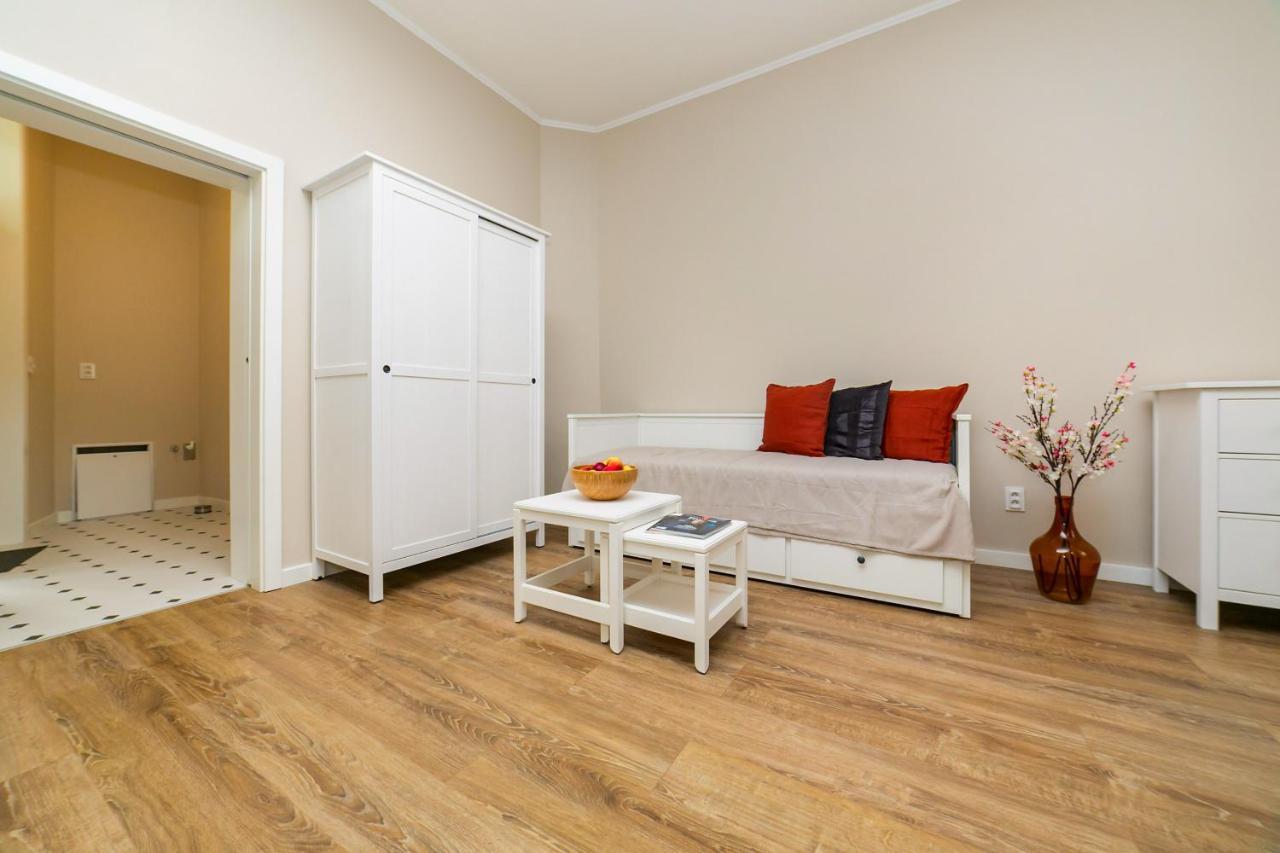 New Studio 3 - Self Check In, Parking Possible, Weekend Free Parking Bratislava Exterior photo